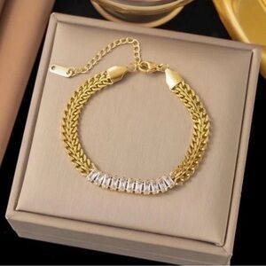 18K Gold Plated Bracelet with Crystal Details